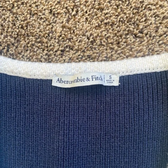 The A&F Mara Button-Up Sweater Vest Small Navy - Picture 4 of 7